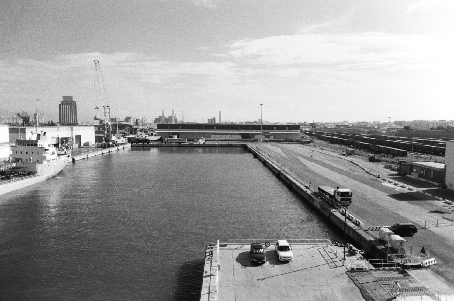 43&deg;33'36"N 10&deg;19'1"E Livorno harbour landscape, 2024
