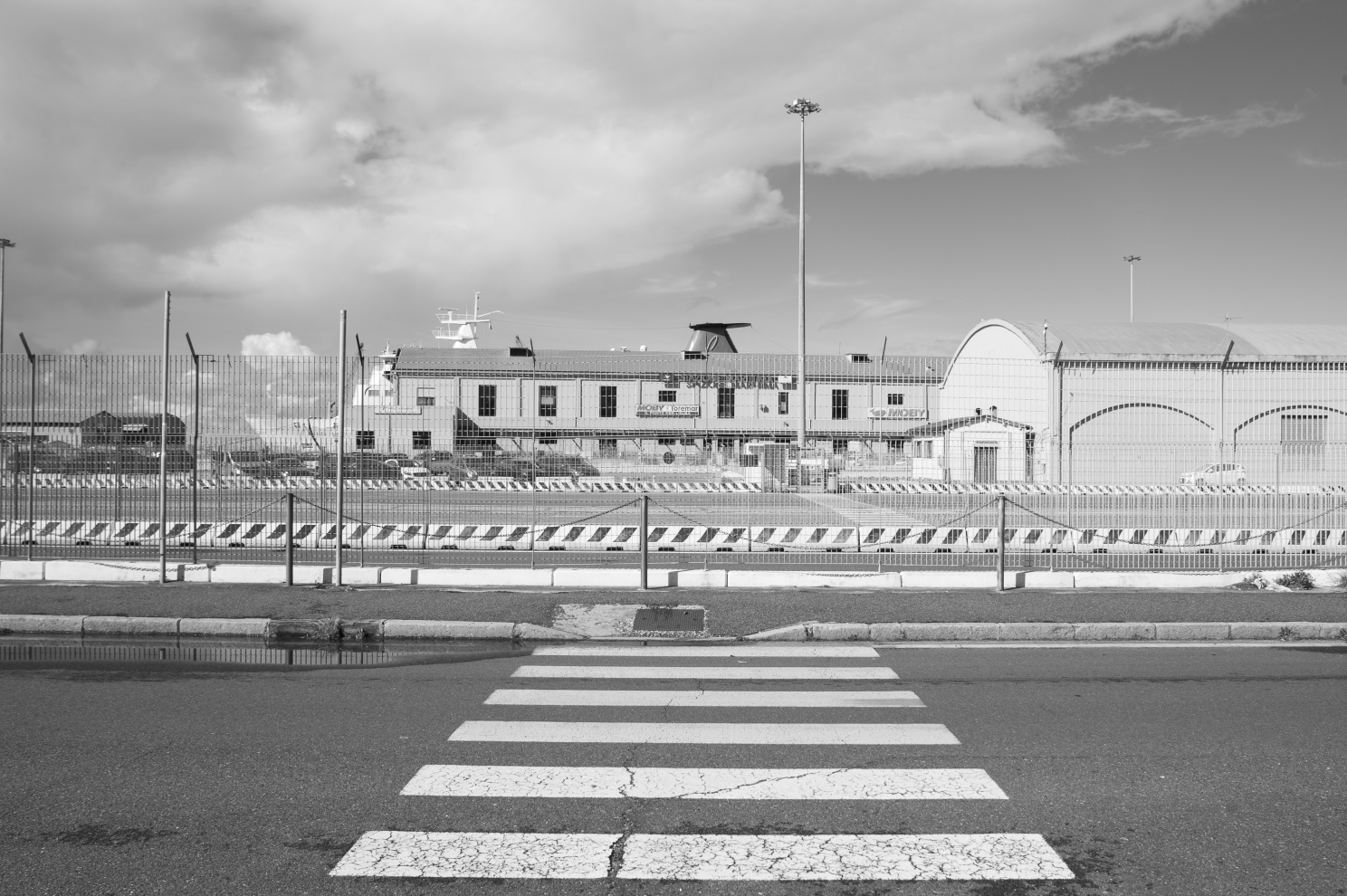 43&deg;33'36"N 10&deg;19'1"E Livorno harbour landscape, 2024