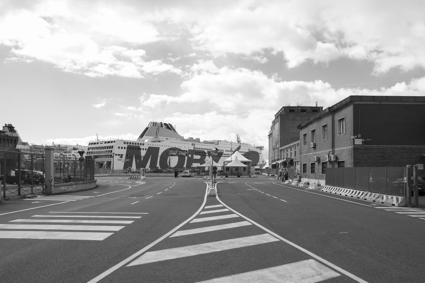 43&deg;33'36"N 10&deg;19'1"E Livorno harbour landscape, 2024